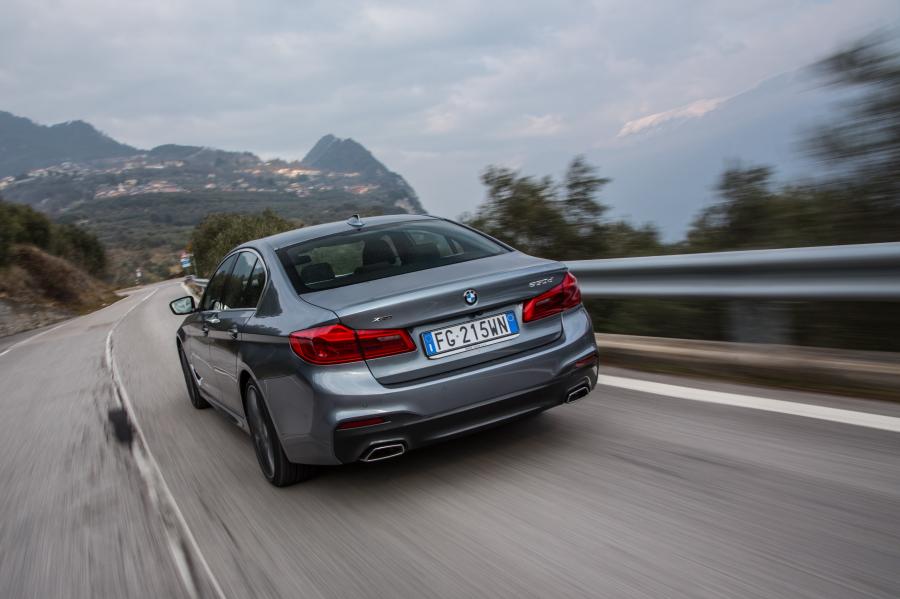  BMW 530d xDrive Sedan M Sport 2017 года  (WW) (фото 2 из 41)